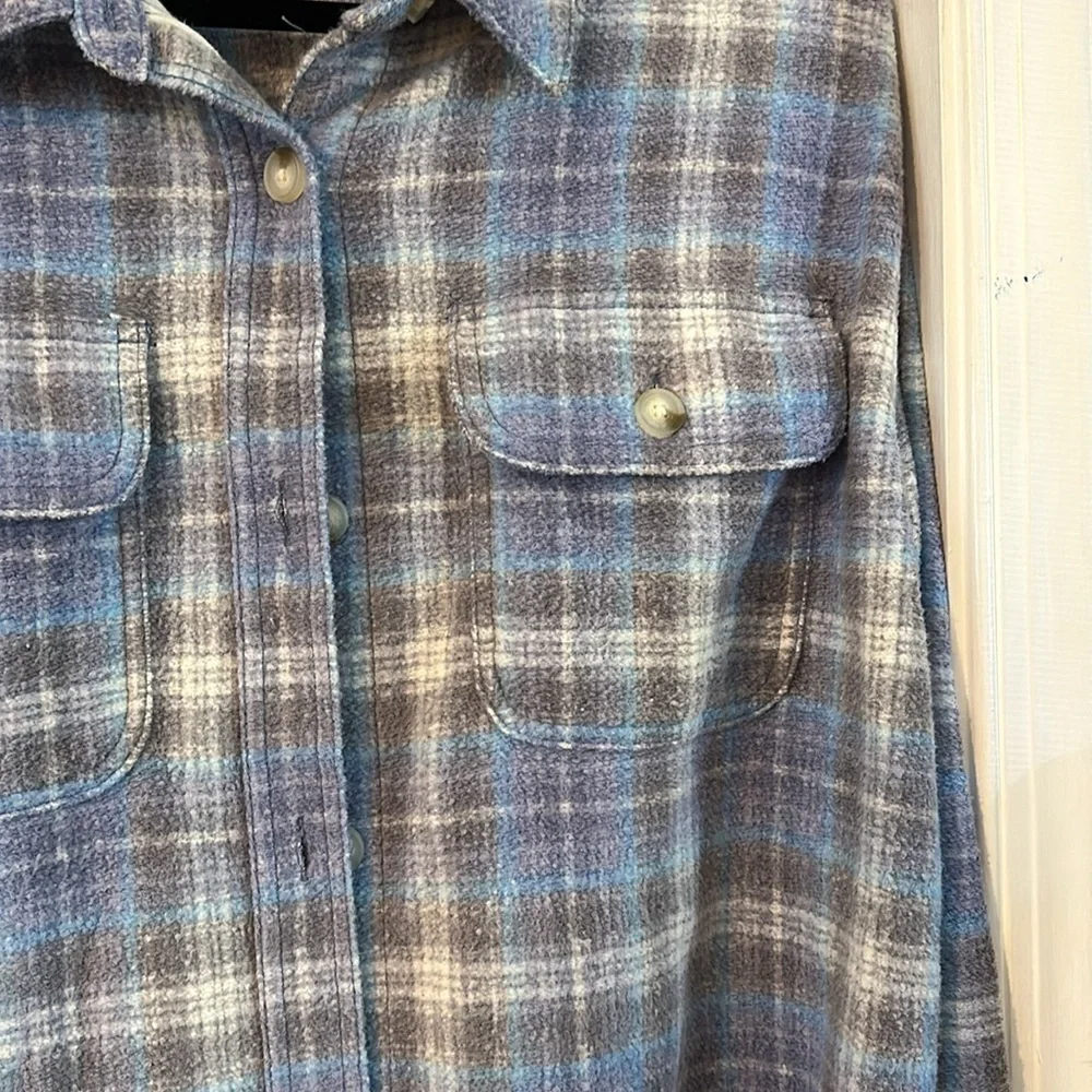 Women’s American Eagle AE Oversized Plaid Blue & Gray Fleece Shacket Size Medium - Picture 4 of 8